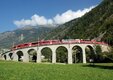 Bernina Express am Brusio Kreisviadukt