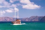 Bootsfahrt zur Insel Santorin